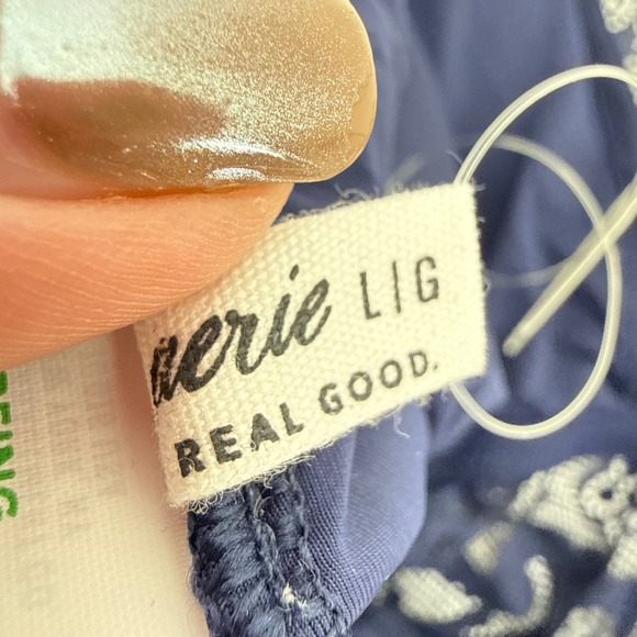 NWT Aerie Navy Blue Show Off Paisley Lace Padded Plunge Tank Top Large - Picture 5 of 7